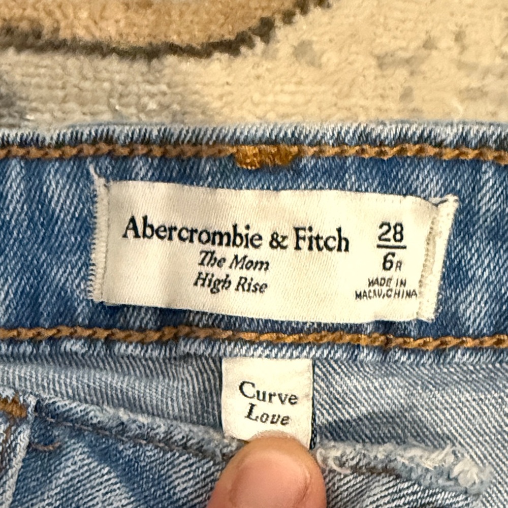 Abercrombie & Fitch Light Blue Cropped Jeans - Picture 2 of 3